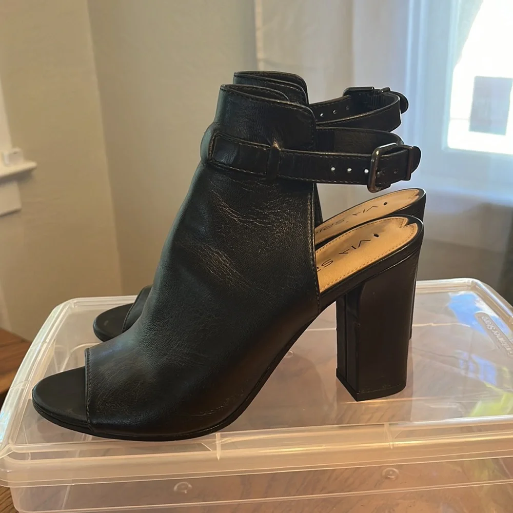 Black Via Spiga open toe bootie heels, size 7 - Picture 3 of 5